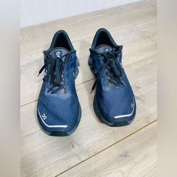 Use man Cloudspark Running Shoe size 9.5 excellent condition - Picture 2 of 12